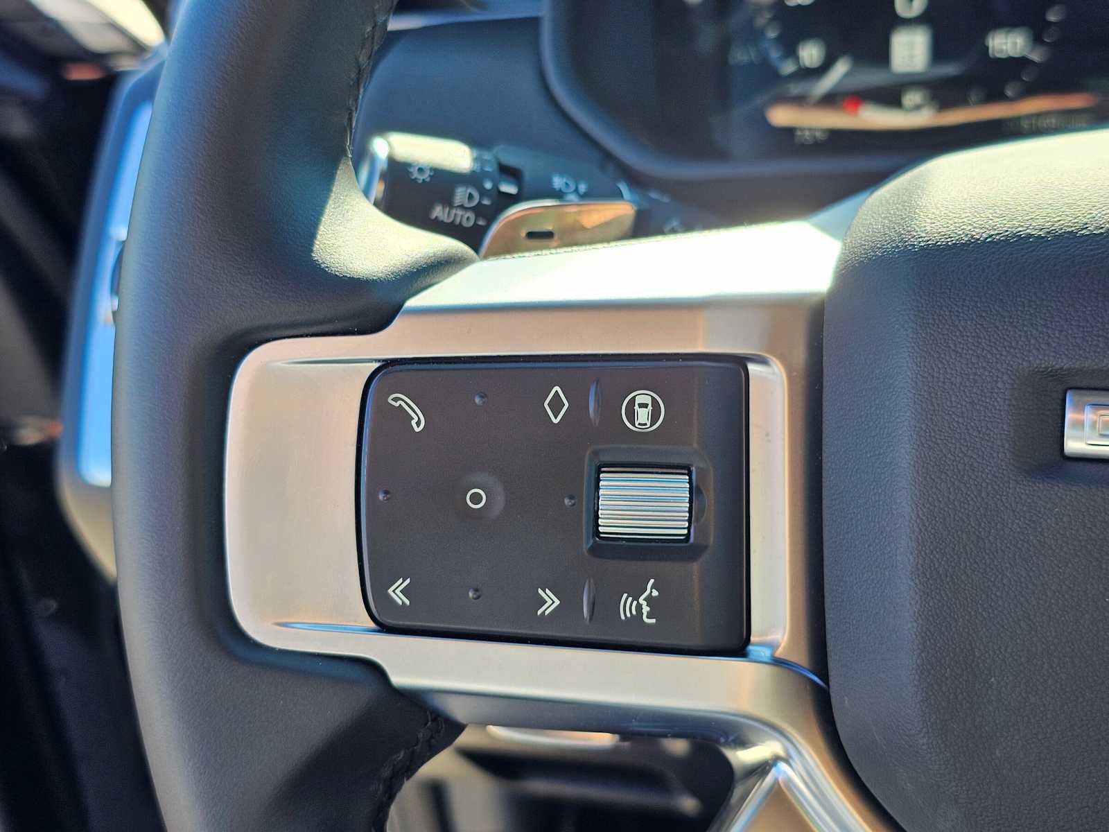 Used 2025 Land Rover Discovery S AWD/4WD image 28