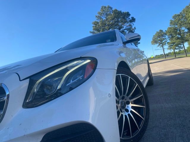 Used 2017 Mercedes-Benz E 300 4MATIC image 4