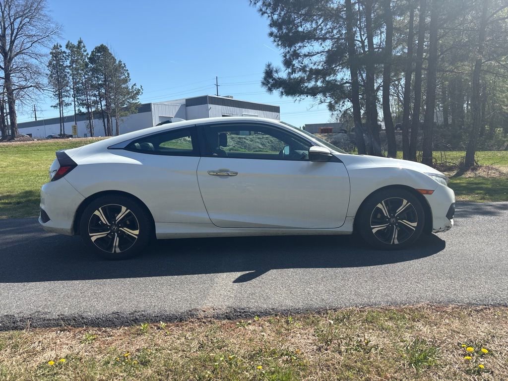 Used 2017 Honda Civic Touring image 4