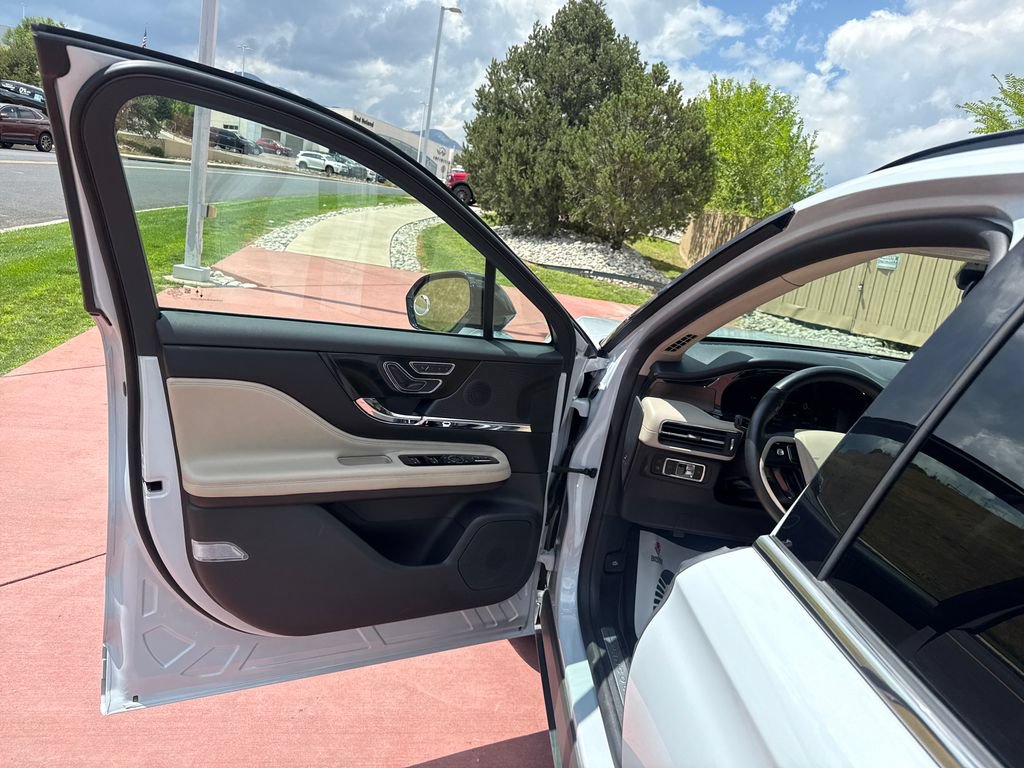 Certified 2025 Lincoln Corsair Grand Touring AWD/4WD image 11