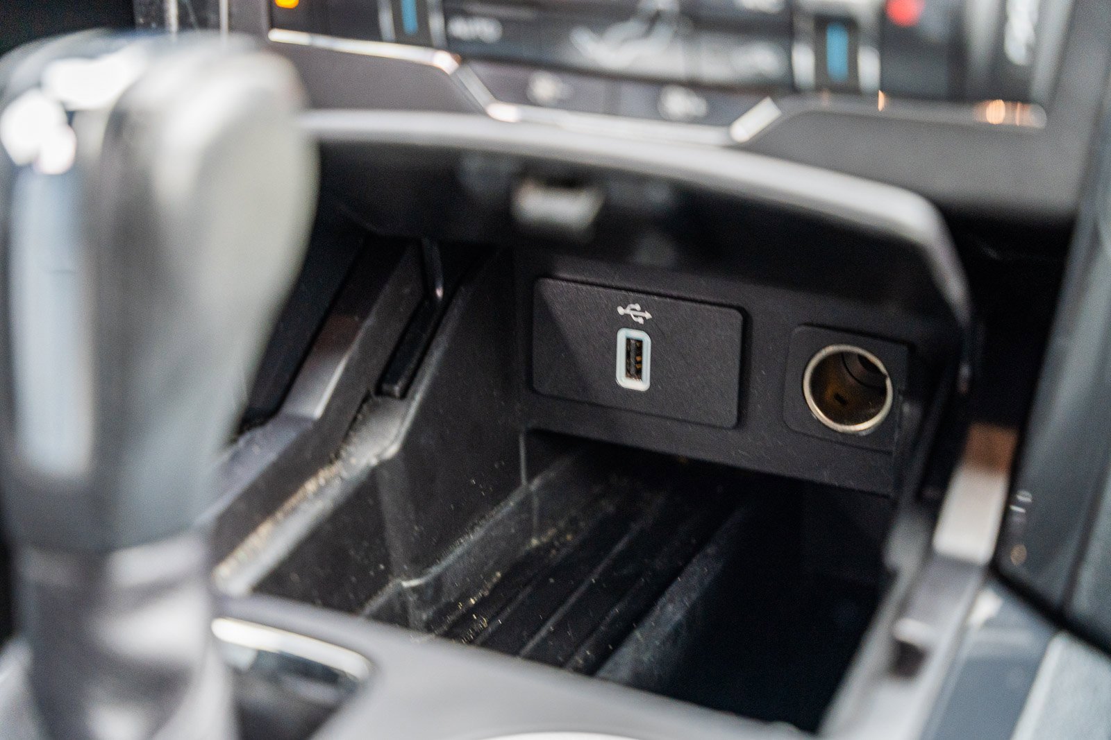 Certified 2018 Ford Explorer XLT w/ Equipment Group 202A image 30