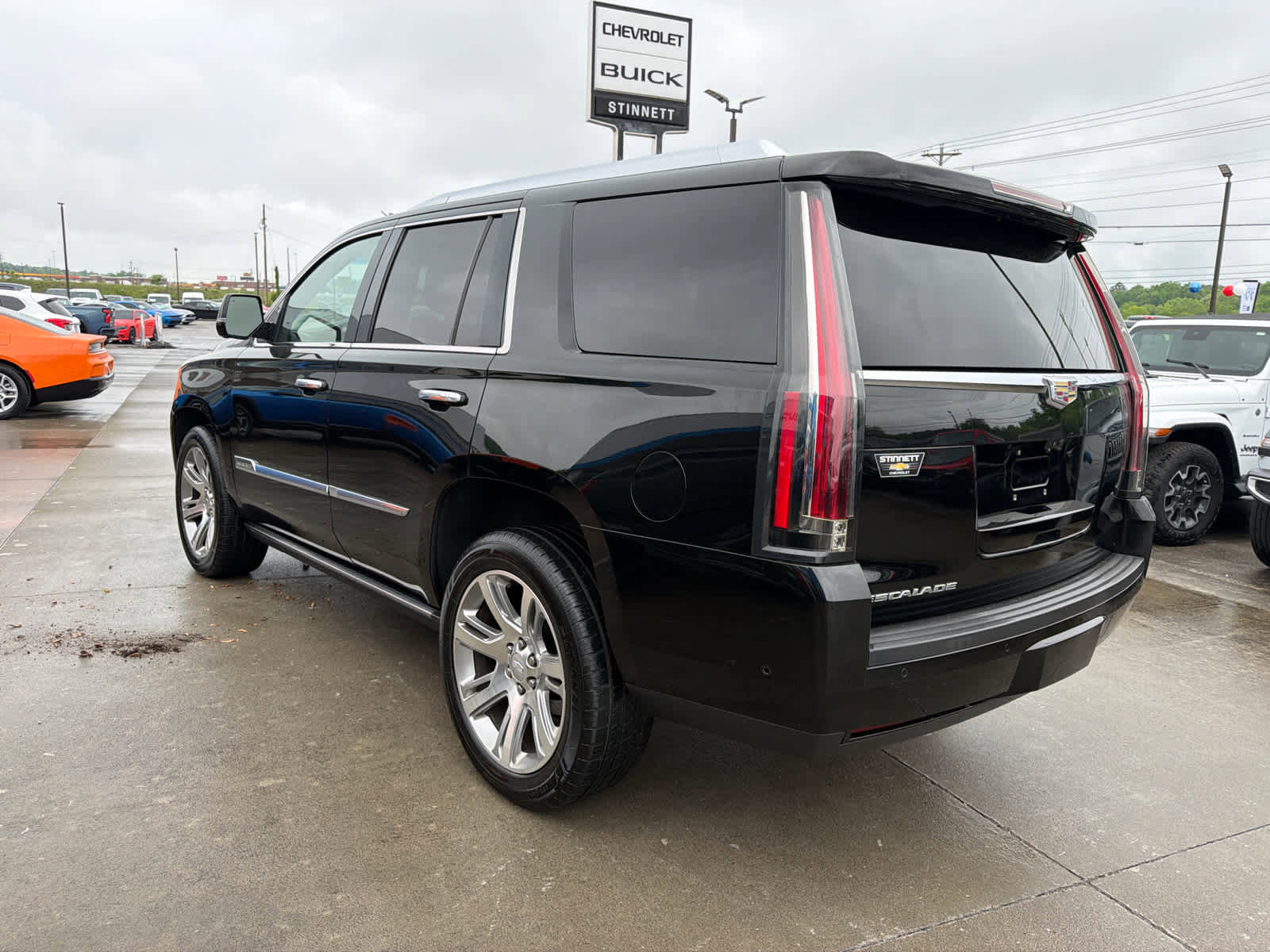 Used 2017 Cadillac Escalade Premium Luxury RWD image 6
