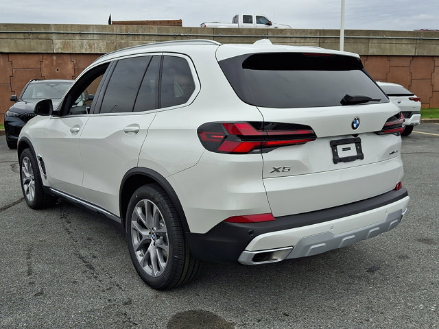New 2026 BMW X5 xDrive40i w/ Premium Package image 3