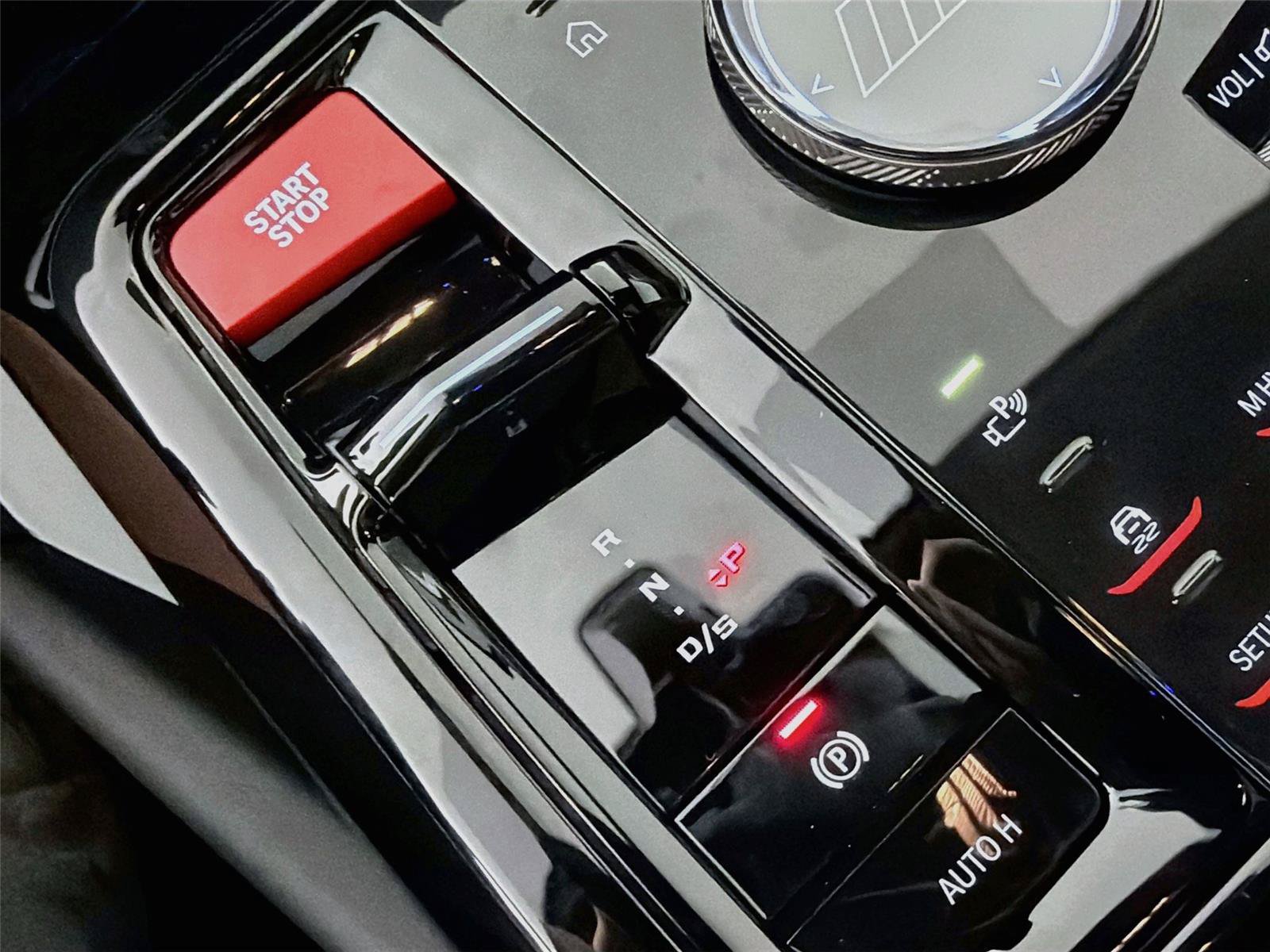 New 2027 BMW M5 Touring AWD/4WD image 17