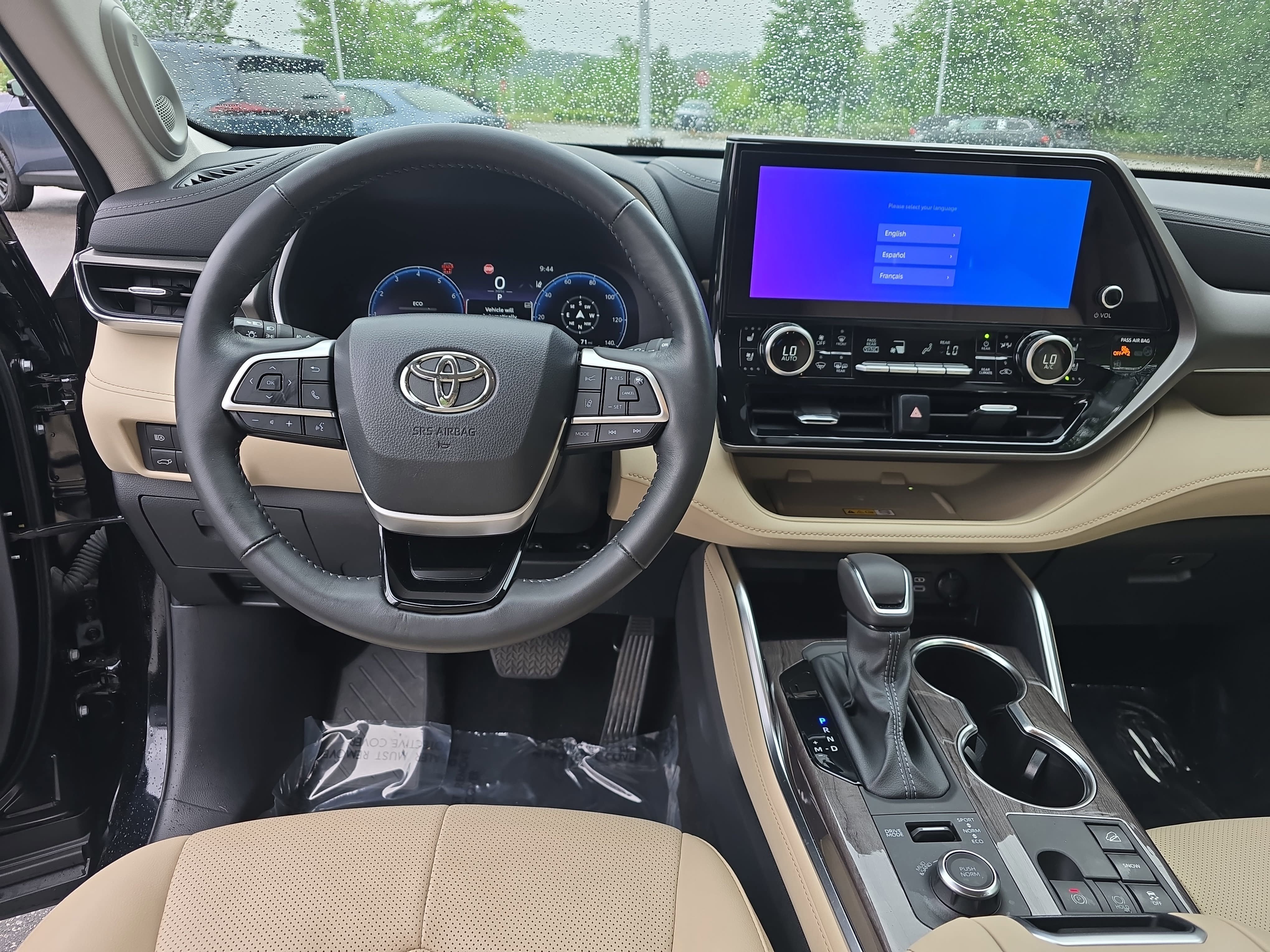 Used 2024 Toyota Highlander Limited AWD/4WD image 18