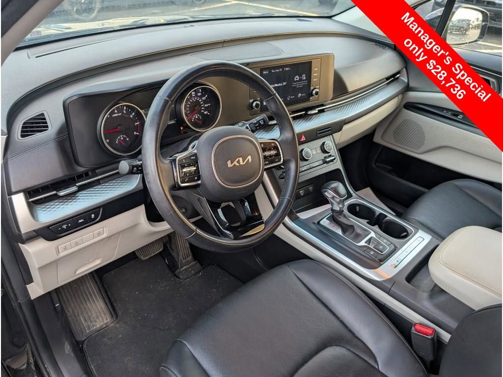 Used 2024 Kia Carnival LX image 10