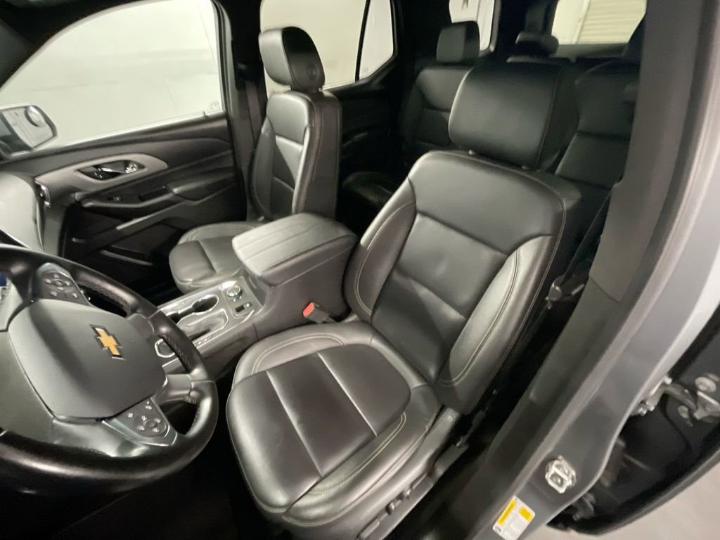 Used 2023 Chevrolet Traverse LT image 18