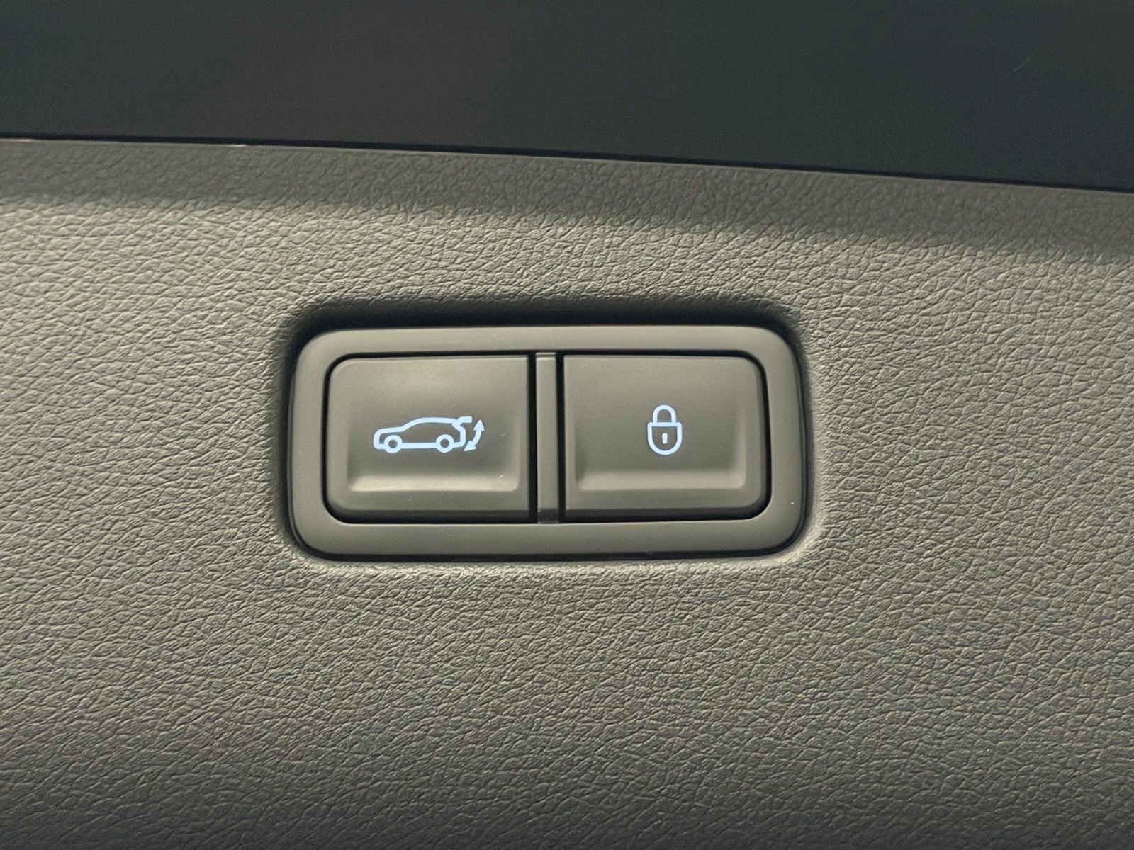 Used 2025 Genesis Electrified GV70 Advanced image 16