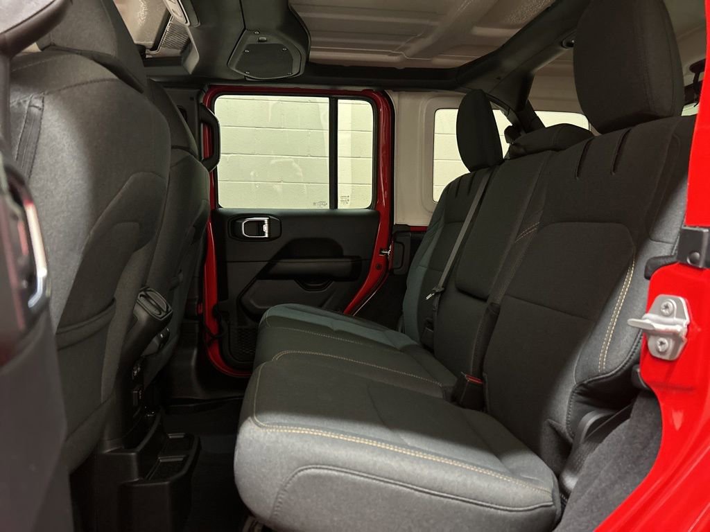 Used 2025 Jeep Wrangler Unlimited Sahara AWD/4WD image 8