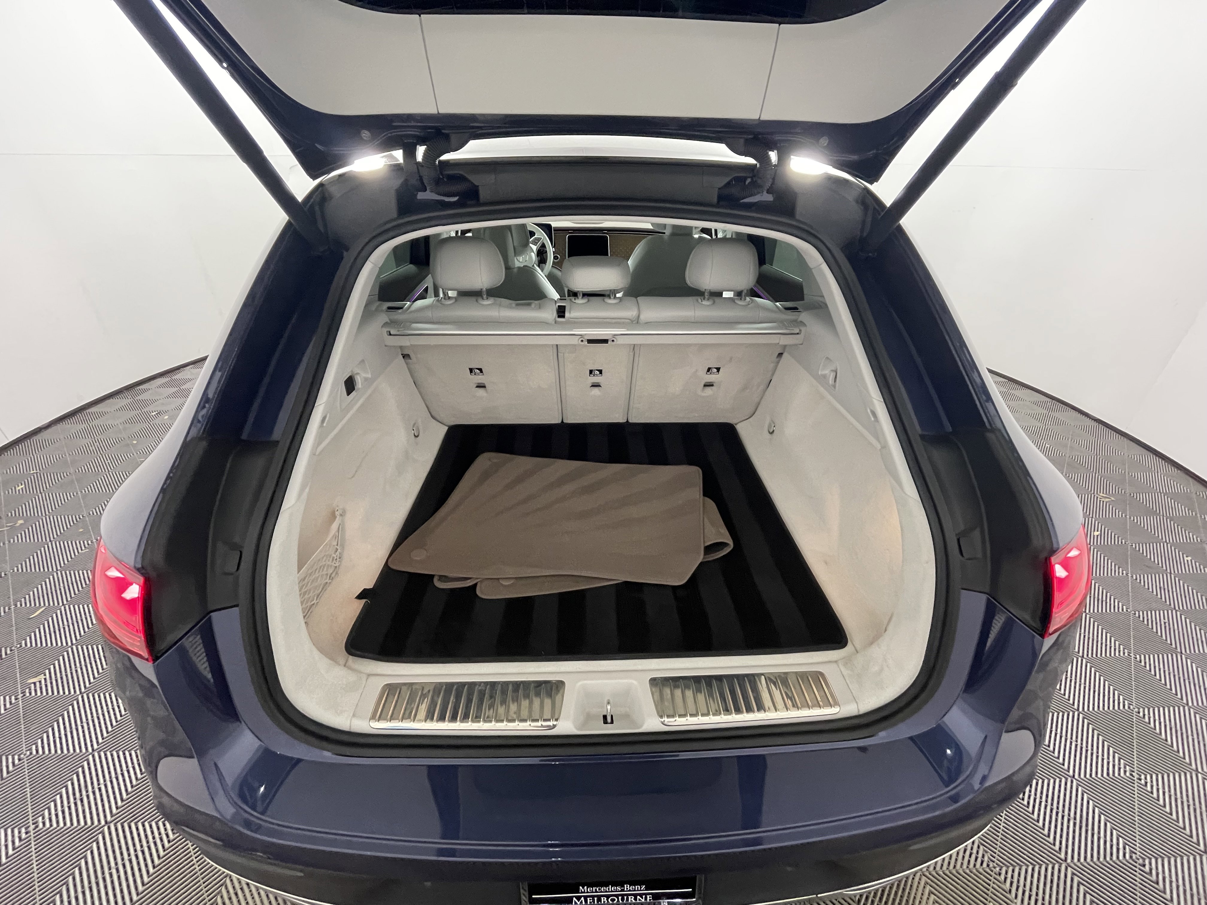 Certified 2023 Mercedes-Benz EQE 500 4MATIC SUV image 19