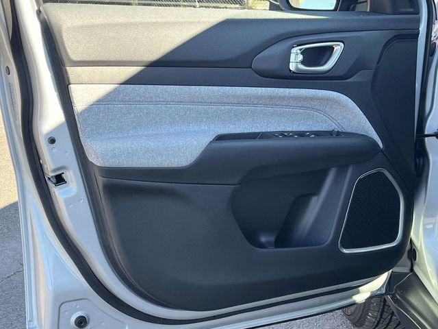 New 2026 Jeep Compass Latitude image 11