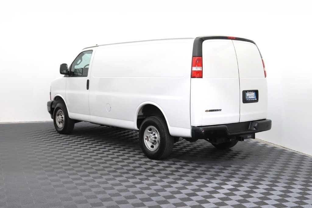 Used 2023 Chevrolet Express 3500 w/ Driver Convenience Package RWD image 6