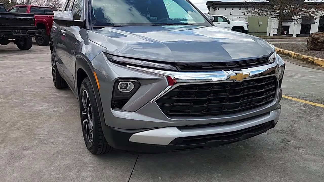 Used 2024 Chevrolet TrailBlazer LT w/ Driver Confidence Package image 1