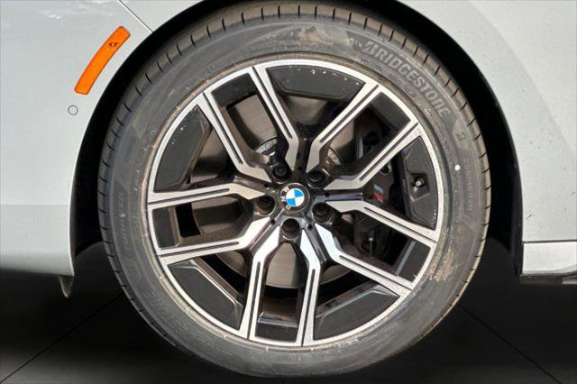 Used 2023 BMW 740i w/ Parking Assistance Package image 25