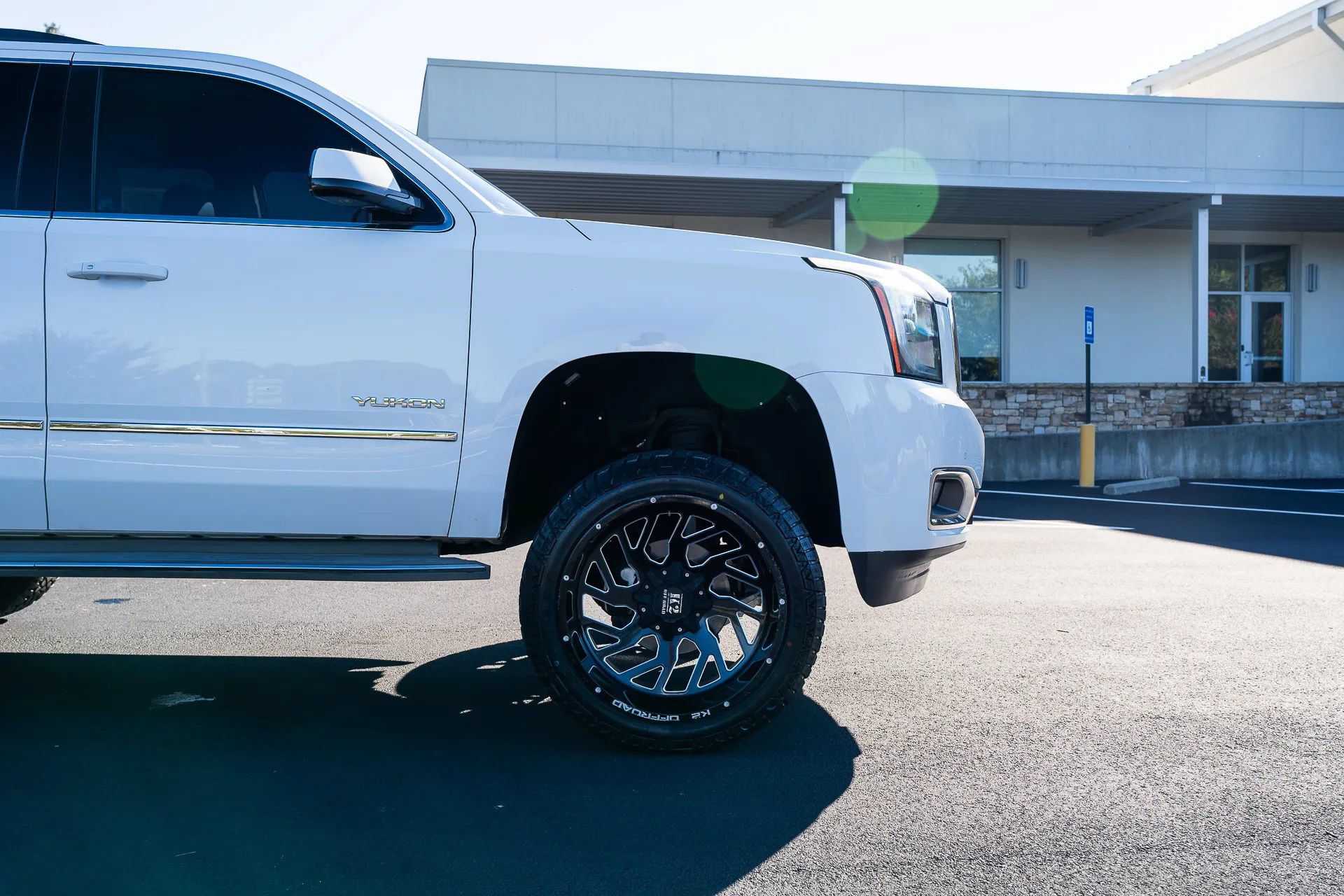 Used 2015 GMC Yukon SLT RWD image 11