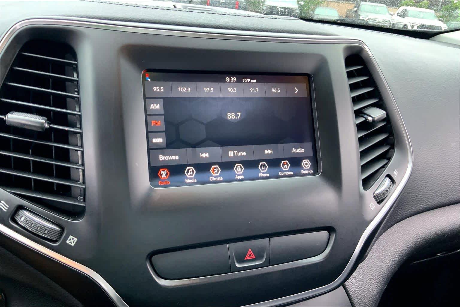 Used 2019 Jeep Cherokee Latitude Plus FWD image 31