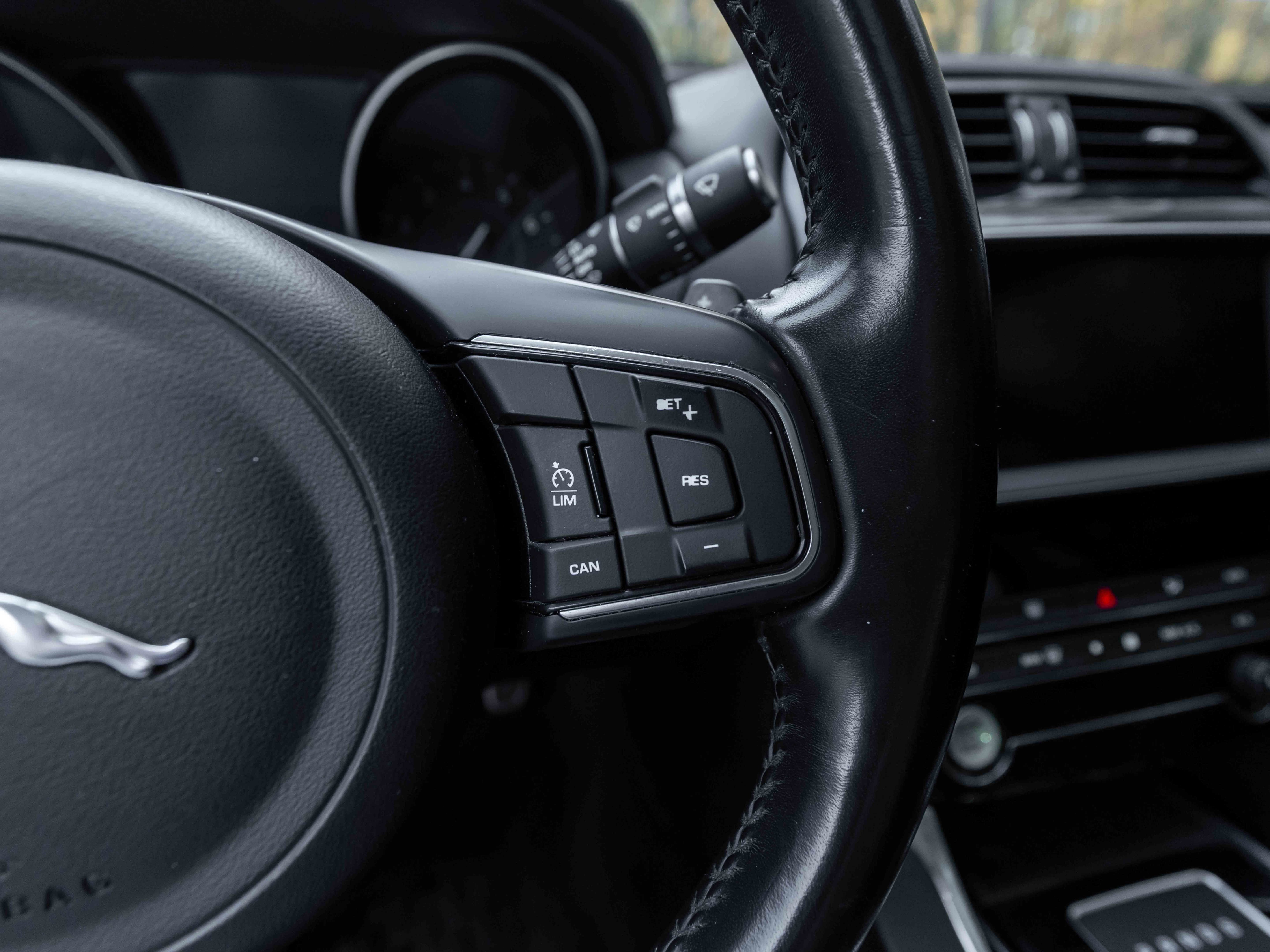 Used 2019 Jaguar XE Premium image 63