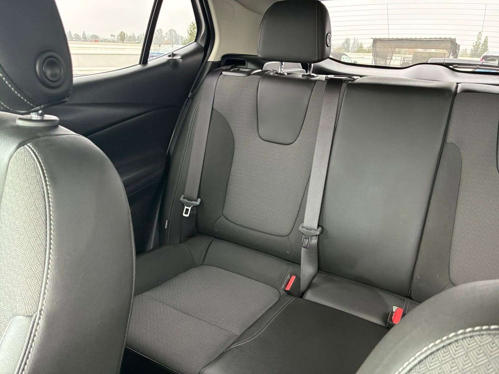 Used 2025 Buick Encore GX Preferred image 37