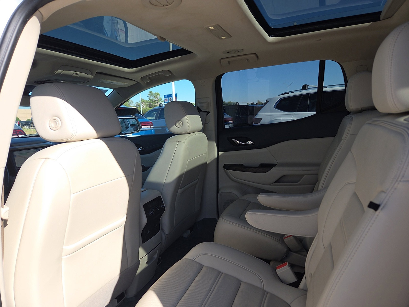 Used 2022 GMC Acadia Denali w/ Denali Ultimate Package image 12