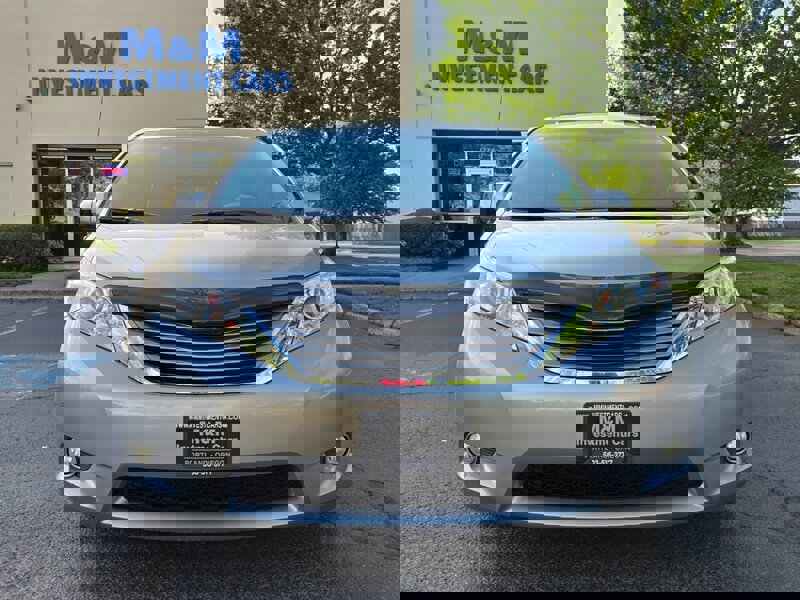 Used 2014 Toyota Sienna XLE image 5