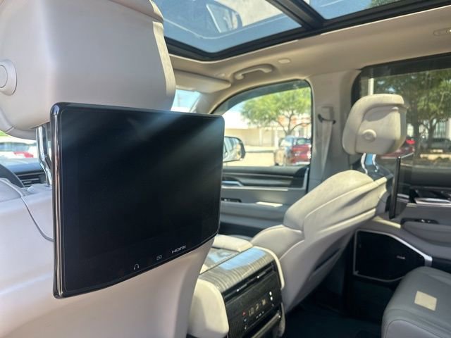Used 2022 Jeep Wagoneer Series III w/ Premium Group I AWD/4WD image 16