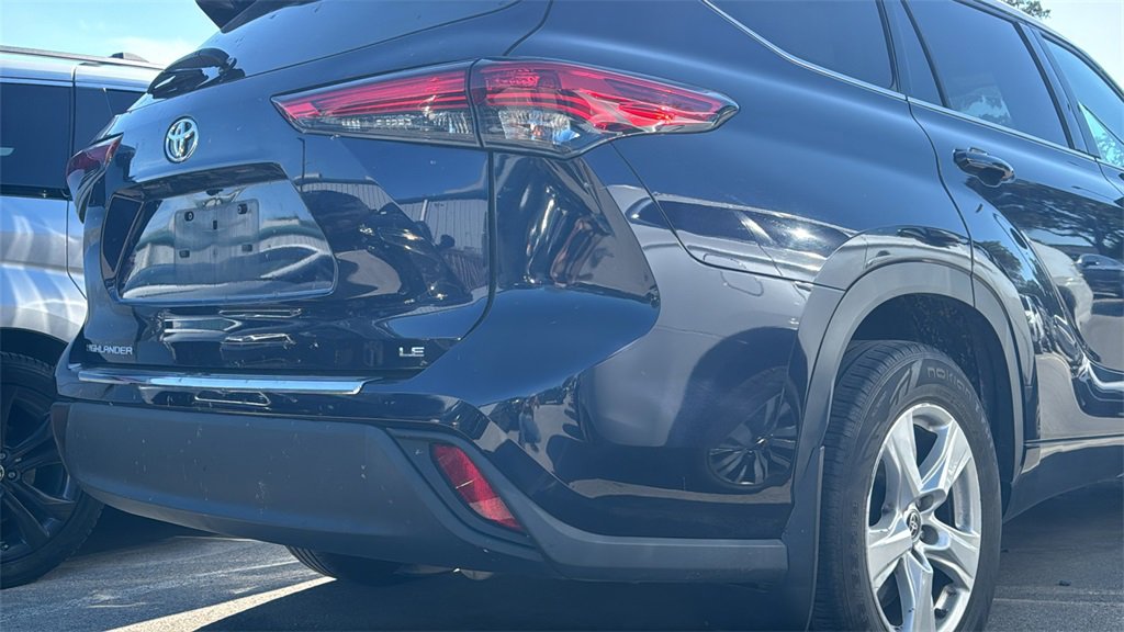 Certified 2022 Toyota Highlander LE image 10