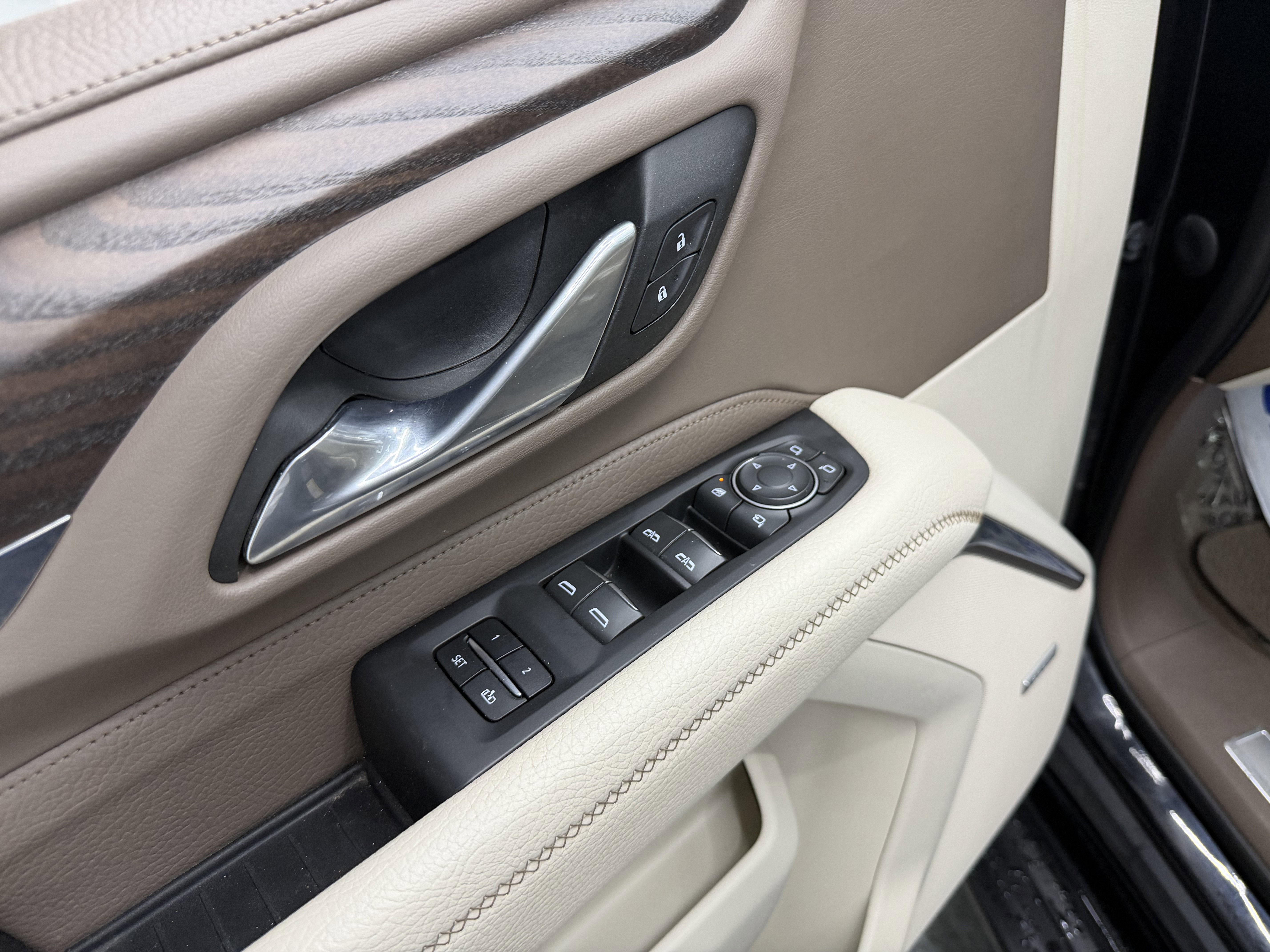 Used 2023 GMC Yukon Denali w/ Advanced Technology Package AWD/4WD image 15