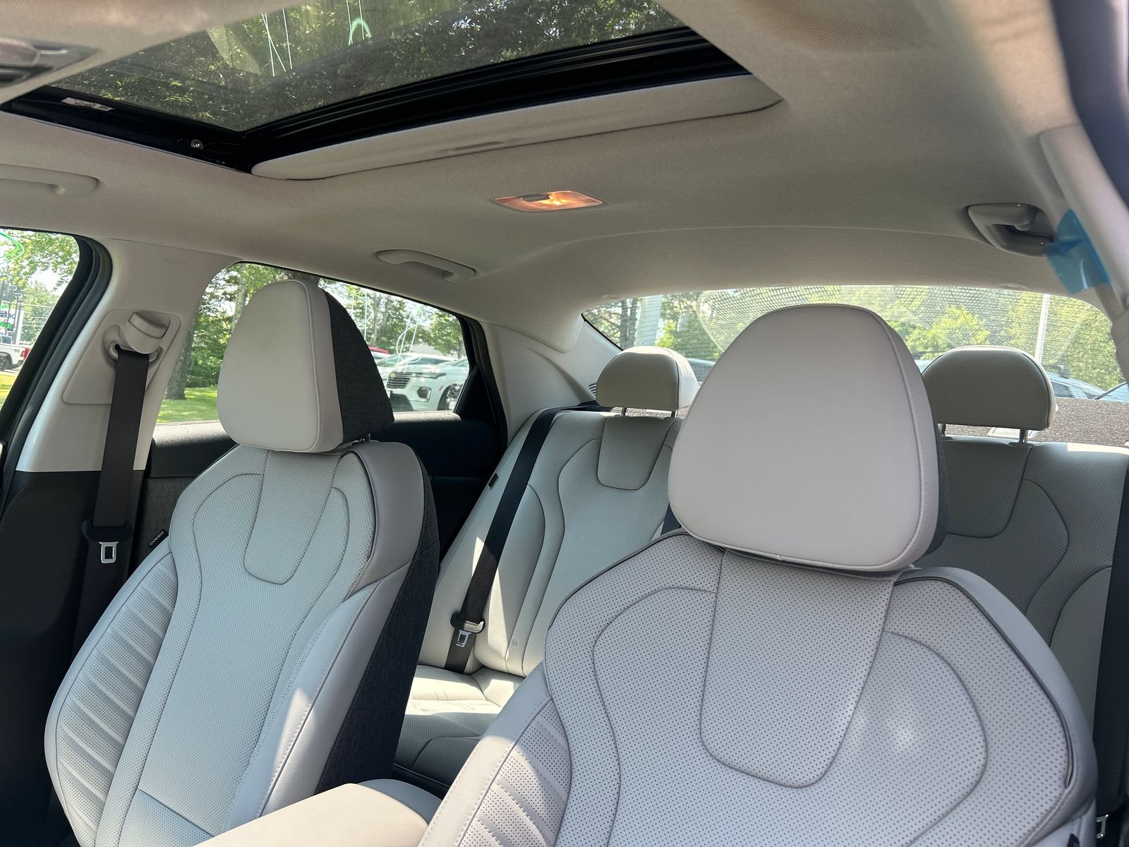 New 2025 Hyundai Elantra Limited FWD image 19