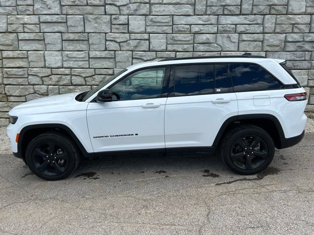 Certified 2024 Jeep Grand Cherokee Altitude AWD/4WD image 3