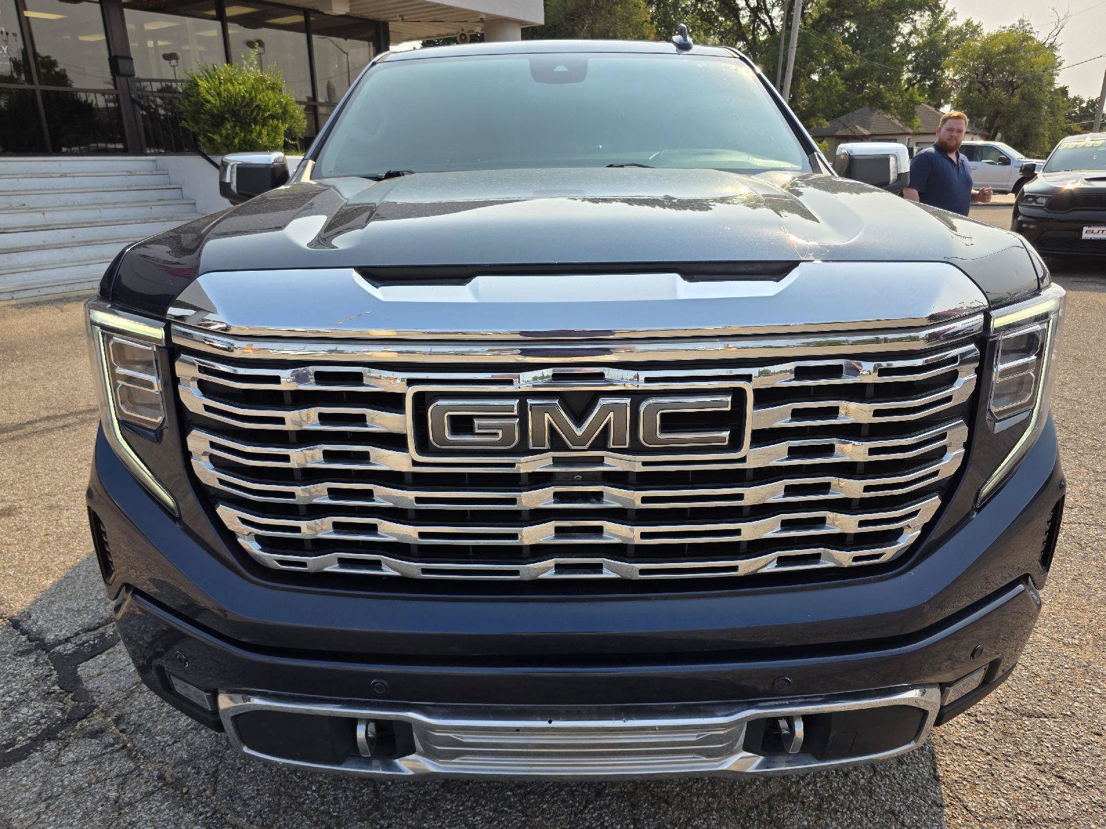 Used 2022 GMC Sierra 1500 Denali AWD/4WD image 2
