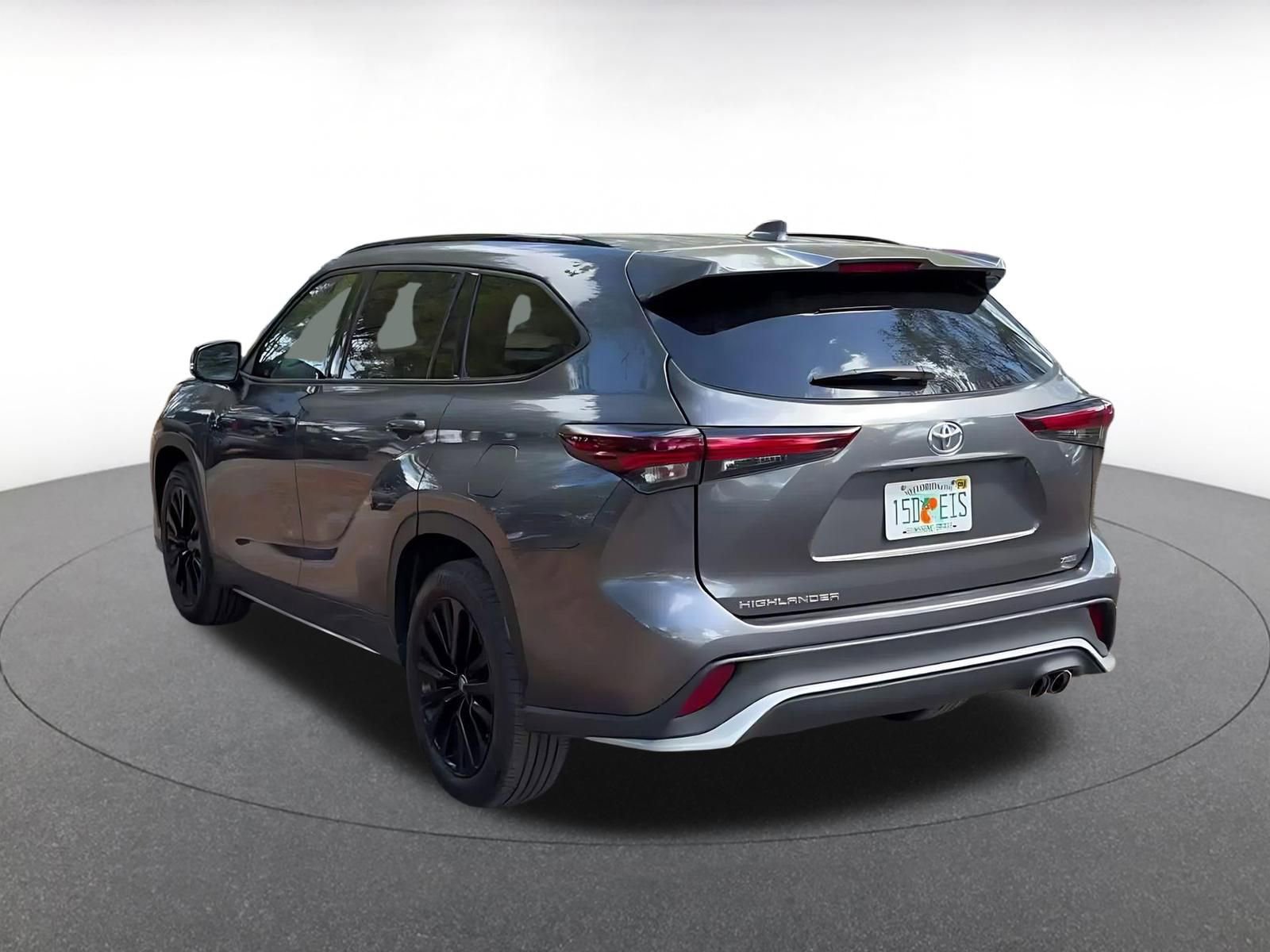 Used 2024 Toyota Highlander XSE image 11
