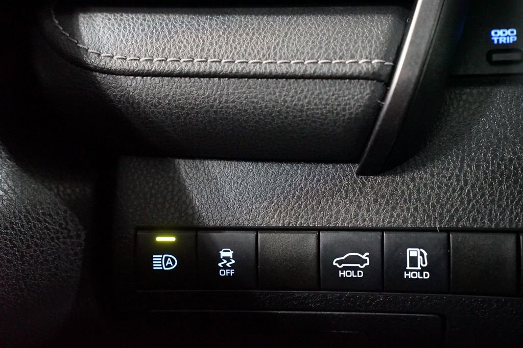 Certified 2020 Toyota Camry SE image 22