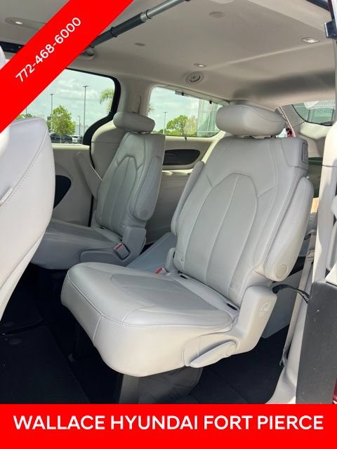 Used 2019 Chrysler Pacifica Touring-L w/ Advanced Safetytec Group FWD image 9