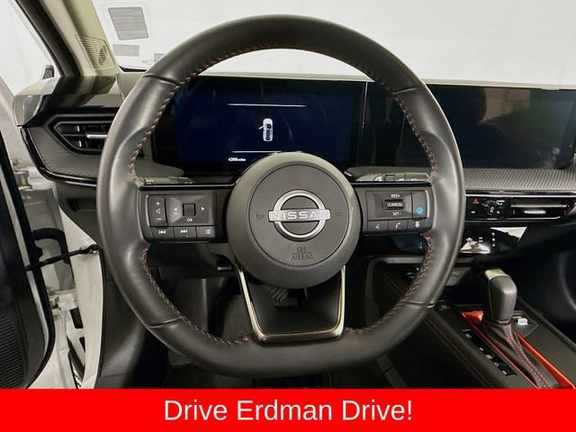 Used 2025 Nissan Kicks SR FWD image 11