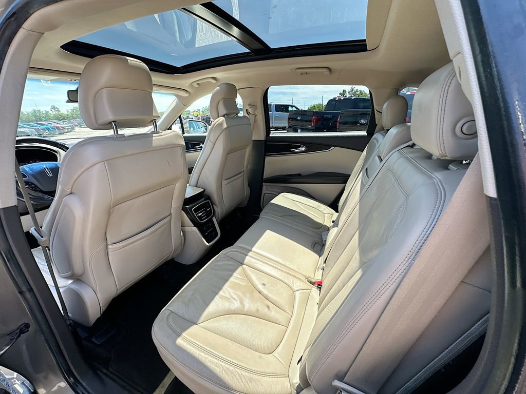 Used 2016 Lincoln MKX Reserve w/ Technology Package FWD image 4
