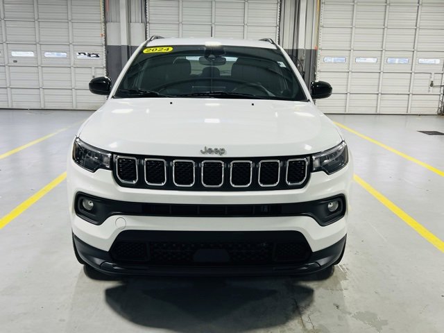Used 2024 Jeep Compass Latitude image 12