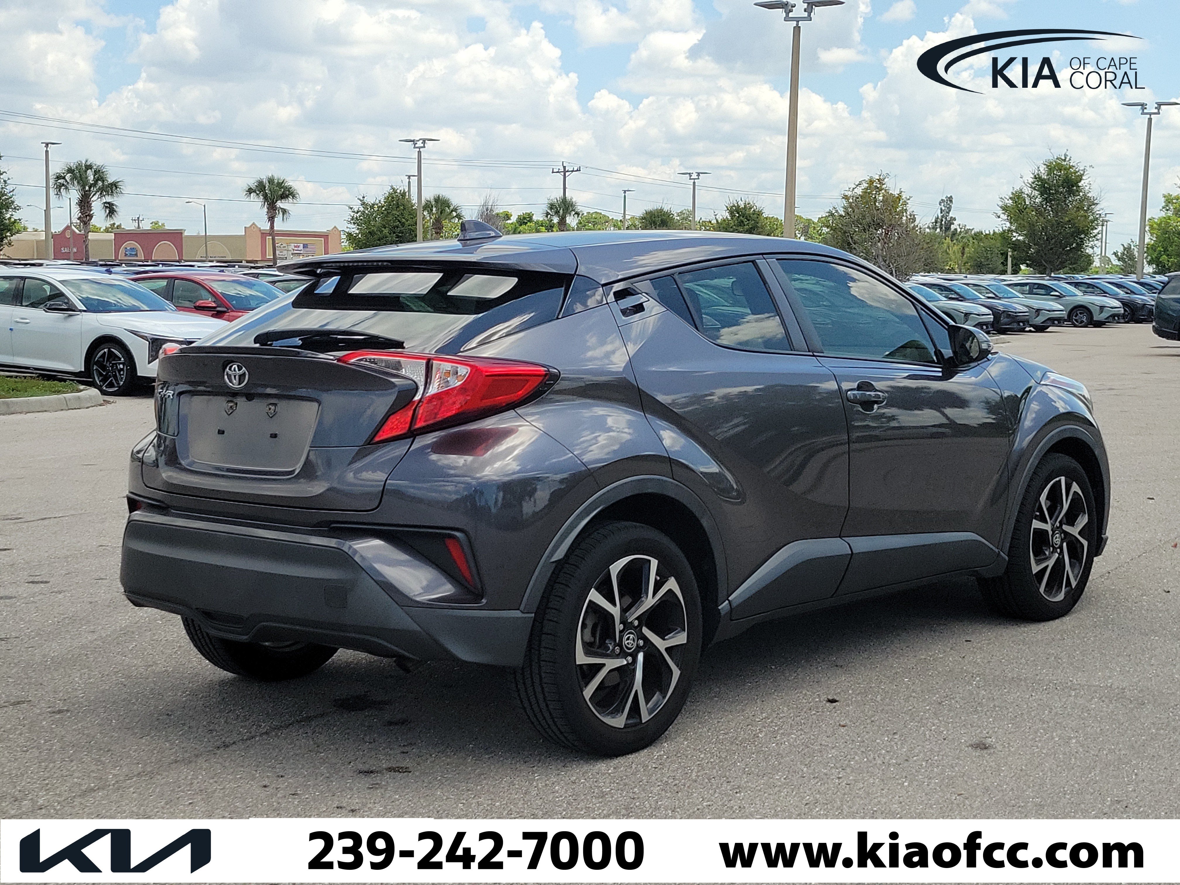 Used 2020 Toyota C-HR XLE FWD image 6