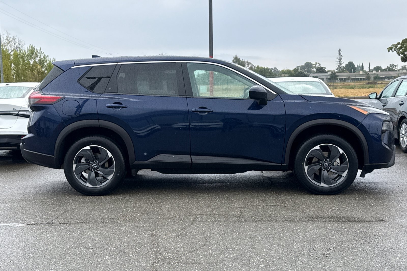 Certified 2024 Nissan Rogue SV FWD image 3