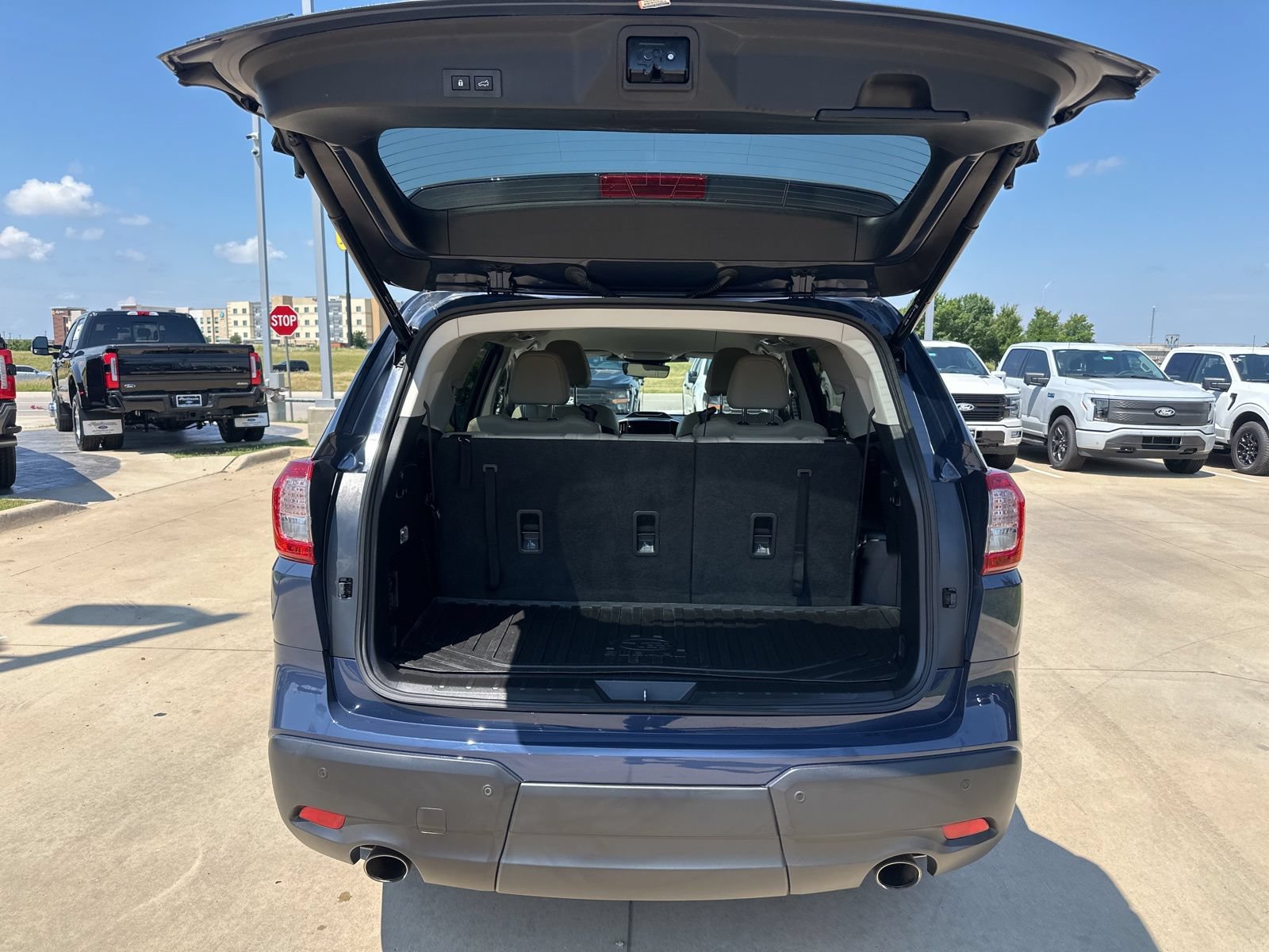 Used 2024 Subaru Ascent Limited AWD/4WD image 5