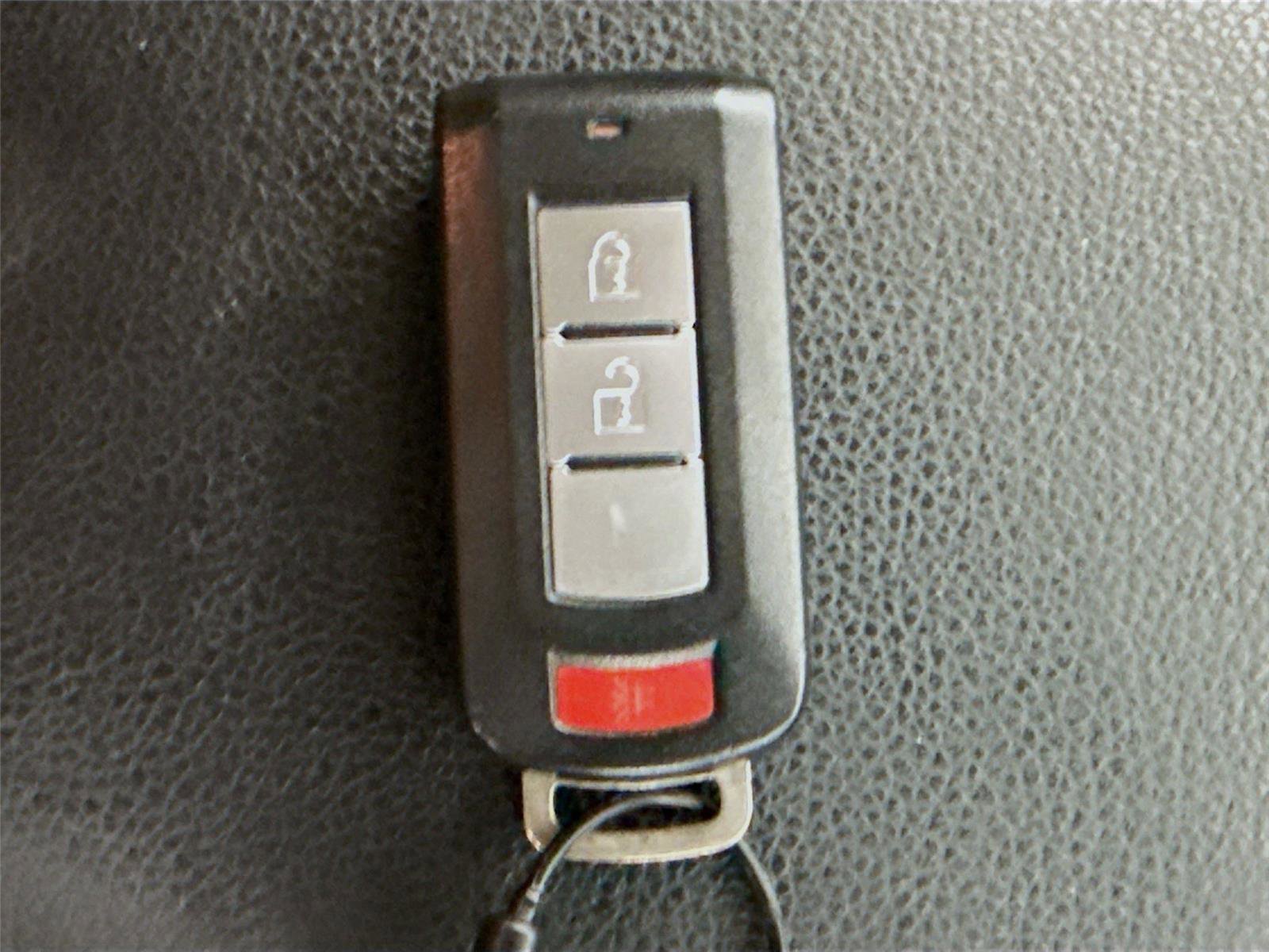 Used 2018 Mitsubishi Outlander SE image 20