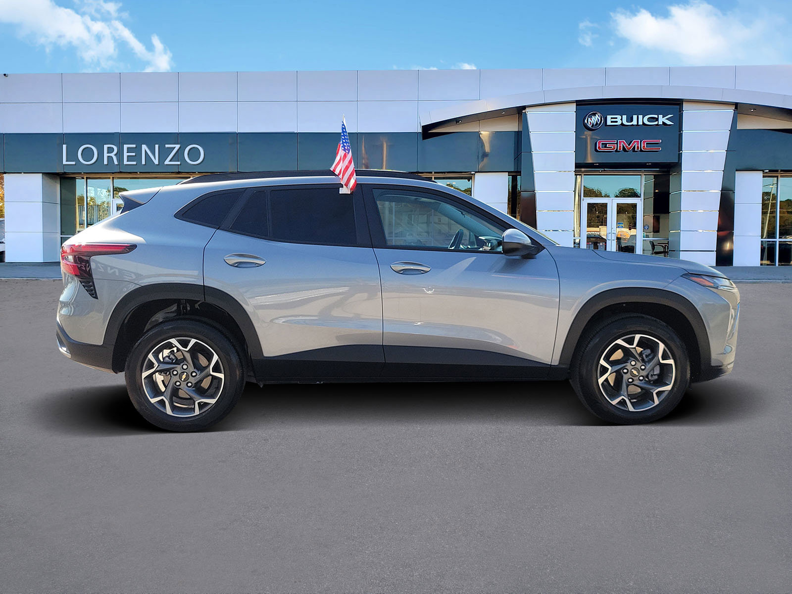 Used 2025 Chevrolet Trax LT w/ Driver Confidence Package FWD image 4