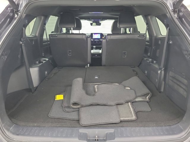 Used 2024 Toyota Highlander LE image 9