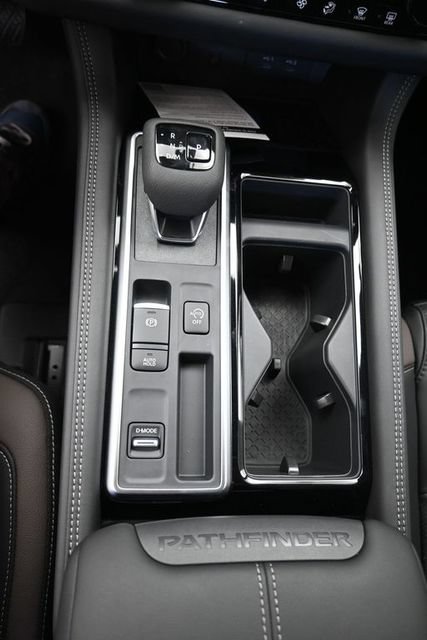 Used 2026 Nissan Pathfinder Platinum FWD image 39