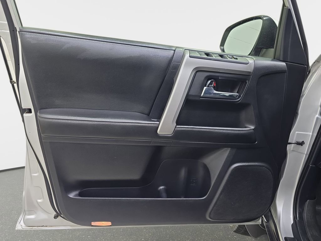 Used 2014 Toyota 4Runner SR5 AWD/4WD image 25
