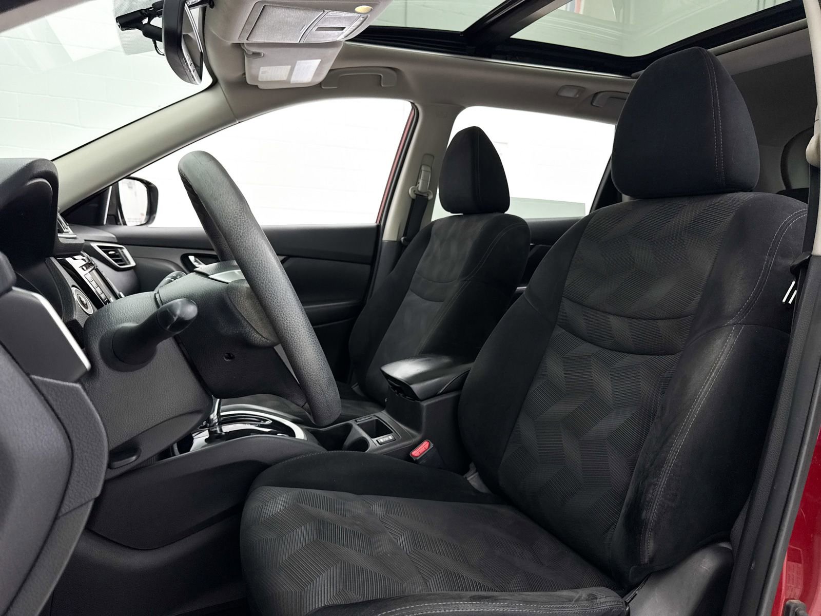 Used 2015 Nissan Rogue SV w/ SV Premium Package image 18