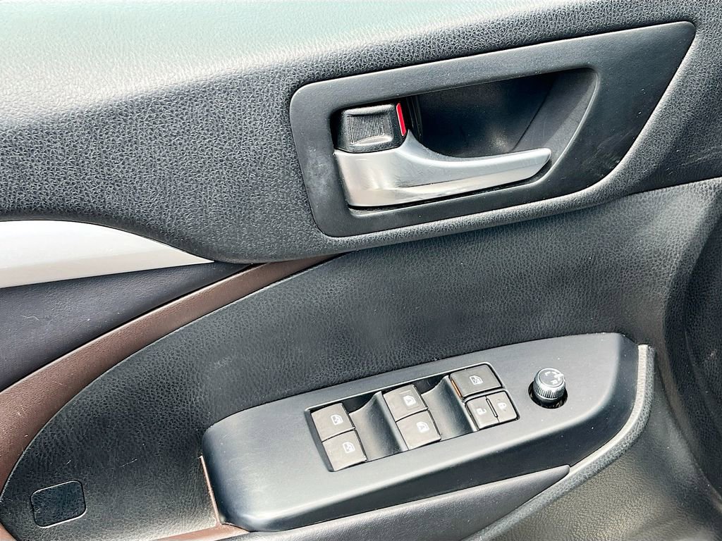 Used 2017 Toyota Highlander XLE AWD/4WD image 12