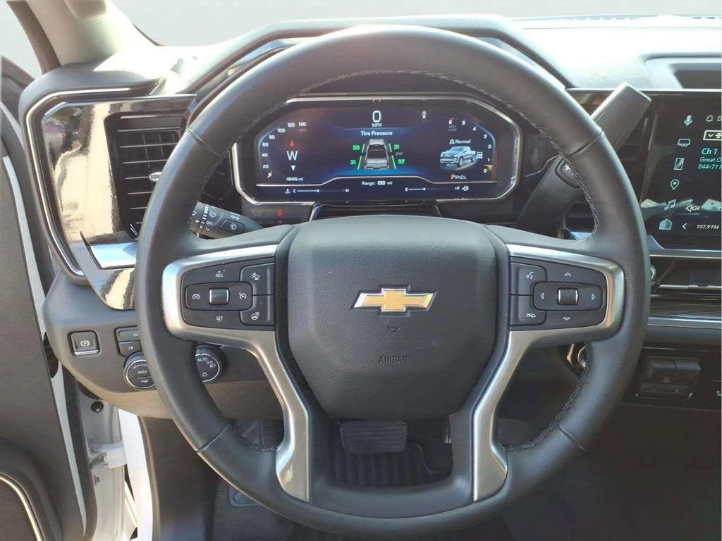 Used 2025 Chevrolet Silverado 1500 LT AWD/4WD image 18