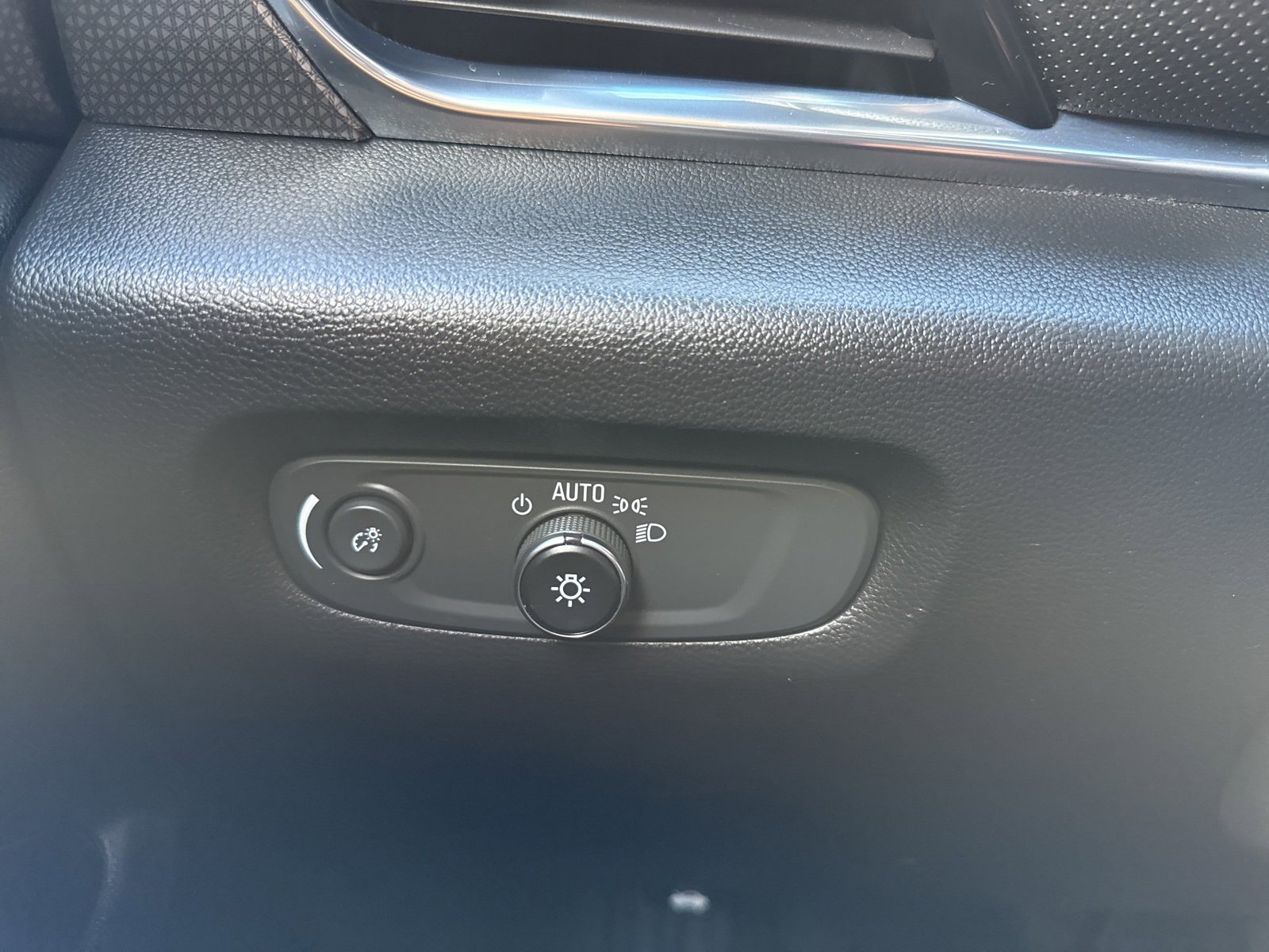 Used 2022 Chevrolet Traverse Premier image 40