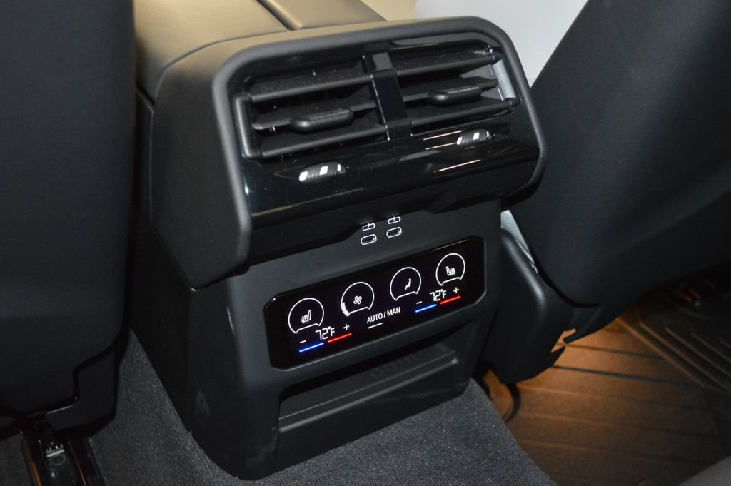 Used 2025 BMW M5 w/ Carbon Package AWD/4WD image 38