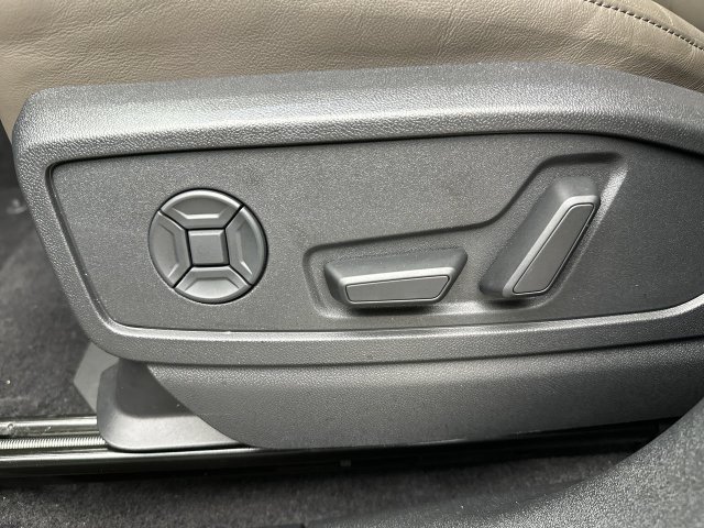 Used 2025 Audi Q5 Premium w/ Convenience Package AWD/4WD image 12